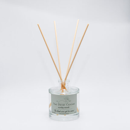 The Dear Goose αρωματικό χώρου 'earthy wood.'