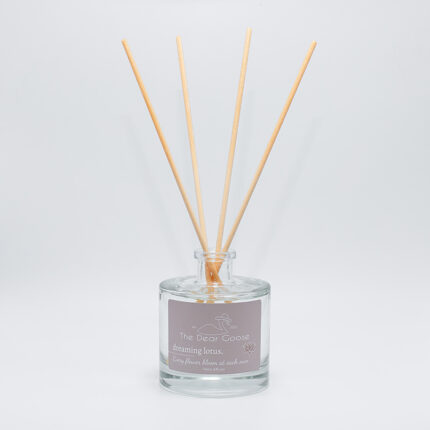 The Dear Goose αρωματικό χώρου 'dreaming lotus.'